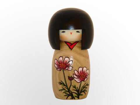 Hanamonogatari Kosumosu, Natural wood color kokeshi with Cosmos  U-9-9
