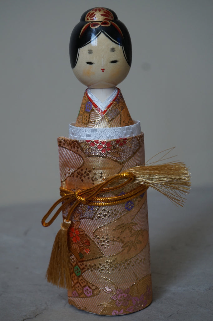Sayonara Doll w/Gold Design